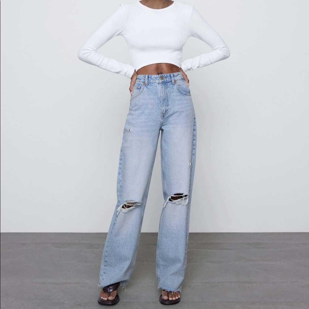 Zara WIDE LEG FULL LENGTH RIPPED JEANS
LIGHT BLUE